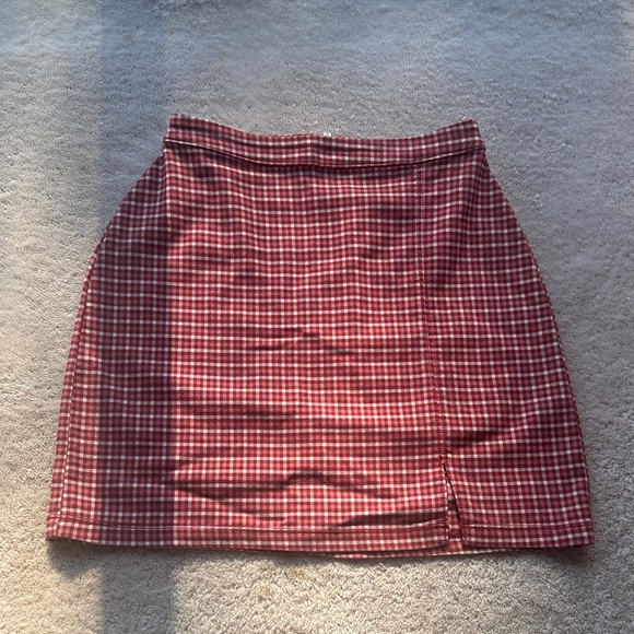 Hollister Dresses & Skirts - Hollister Pink/Red Plaid Skirt with slit